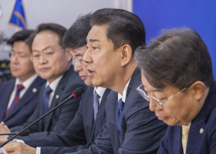 與김병기 “기업 성장 발목잡아온 관행...