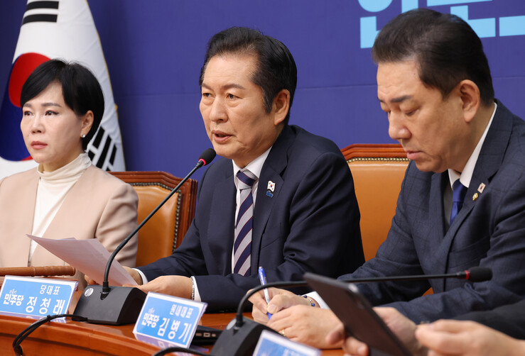 與 정청래, ‘李 재판재개’ 촉구 국...