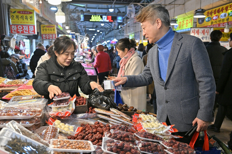 광주시 서구, 설맞이 전통시장 장보기...
